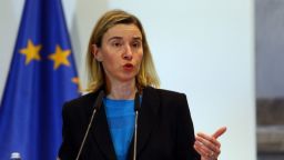 Обвинената в измама бивша първа дипломатка на ЕС вярва, че ще бъде оневинена