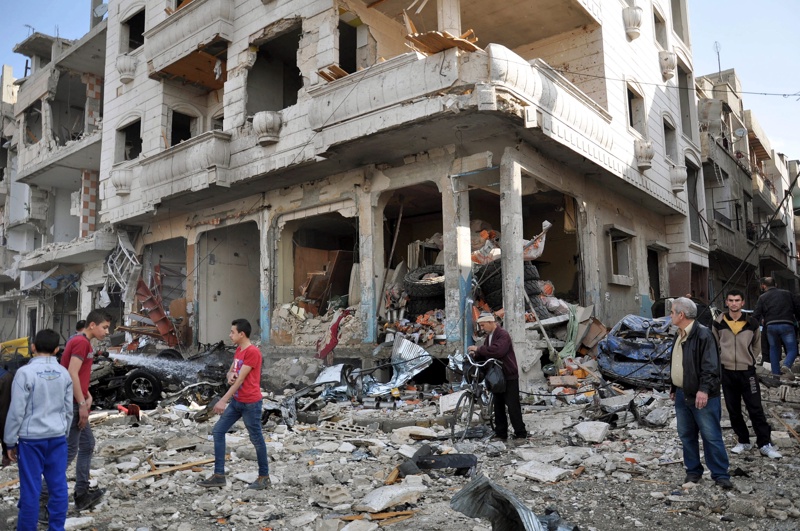 След серия военни поражения в Сирия ИДИЛ наблегна на атентати в градовете, като в Хомс през февруари 2016 г.