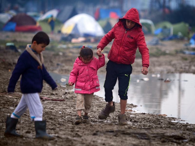 Стотици хиляди деца са въвлечени в бежански потоци заради конфликтите по света