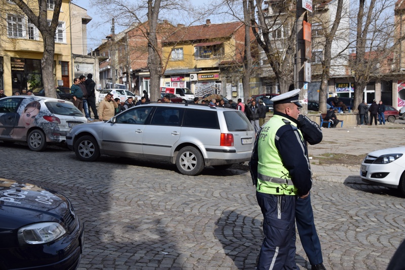 Деветима задържани в Асеновград за побой над полицаи