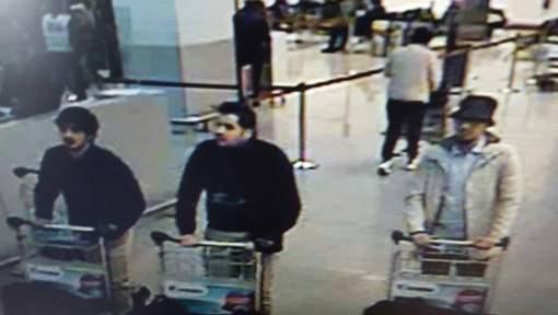 Снимка на заподозрените за атентатите на летище ”Завентем”. Двамата вляво вероятно са братята ел Бакрауи