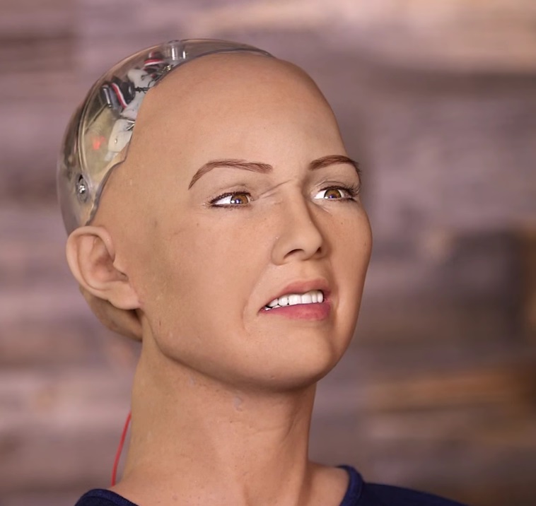 Роботът София