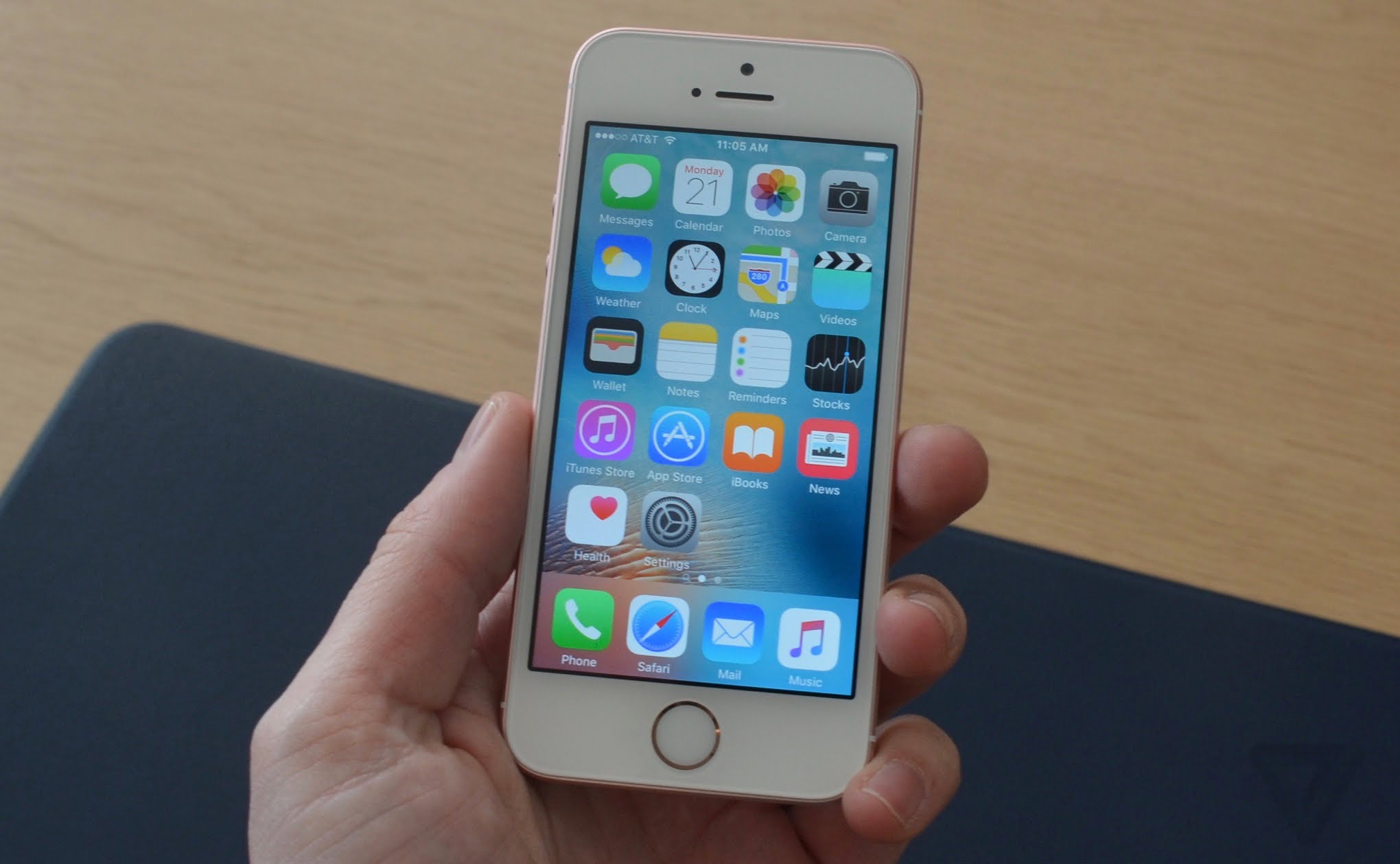 Apple бави замяната на батериите на iPhone