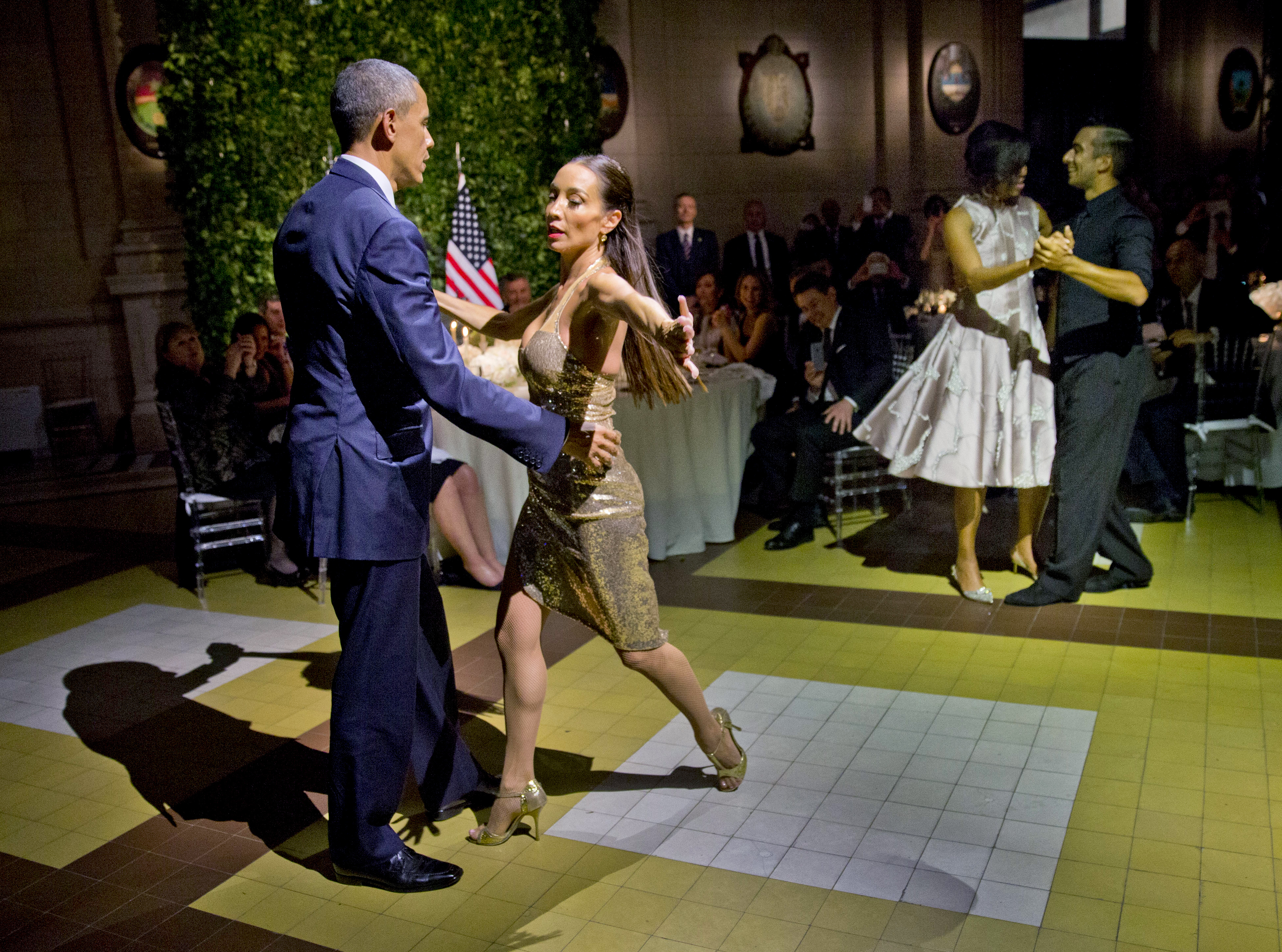 Барак и Мишел Обама учат танго в Аржентина (видео)