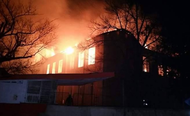 Изгоря ремонтирано за милиони училище в Карнобат