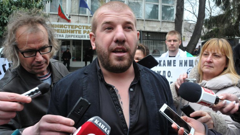 В момента оперират Ловеца на Бежанци Динко Вълев, който вчера