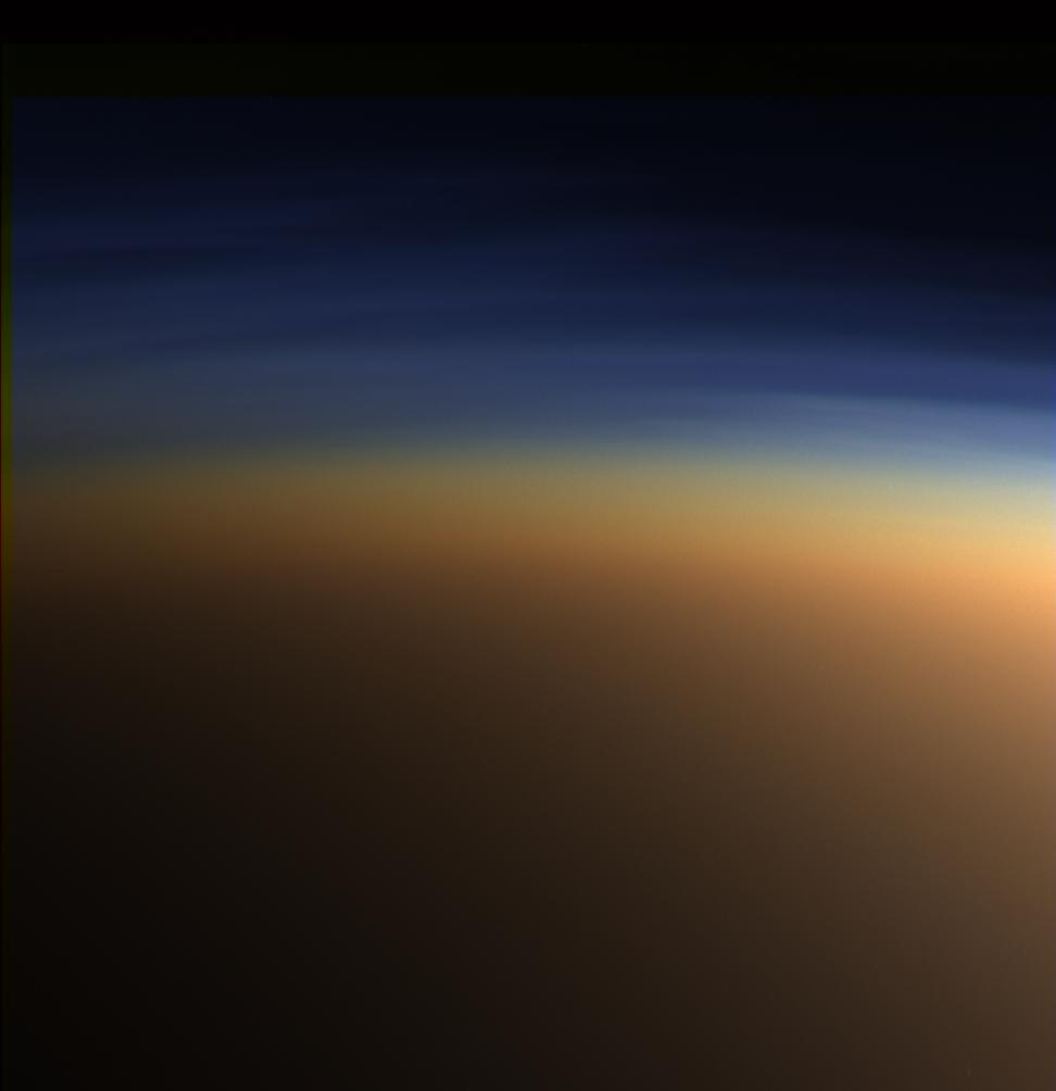 Титан има плътна атмосфера