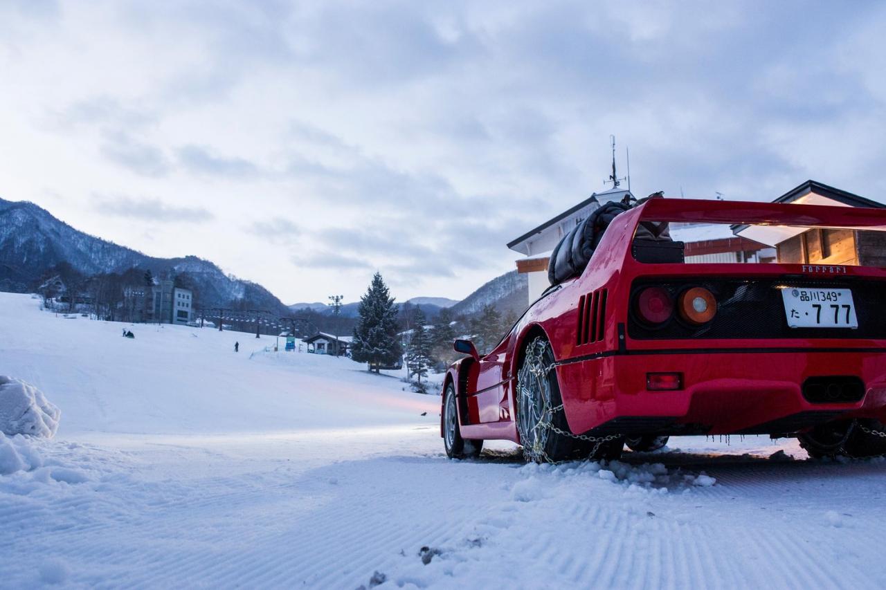 Ferrari F40 дрифтира в снега (видео)