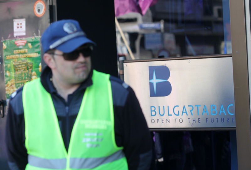 Служителите на Булгартабак не са наясно с бъдещето на софийския завод