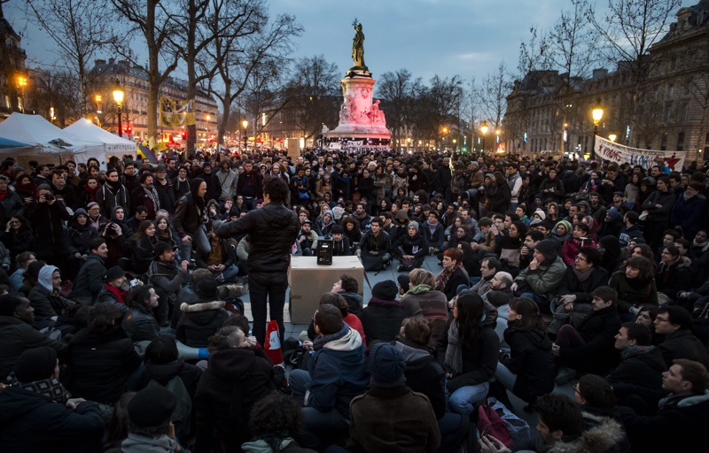 Сред протестиращите срещу промените в трудовото законодателство на площад ”Република” в Париж преобладават младите хора