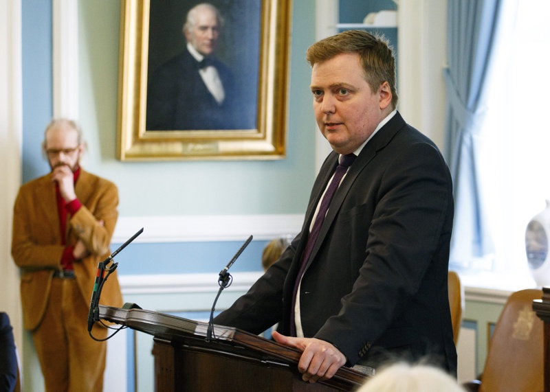 Исландският премиер във ”временна” оставка Гунлаугсон