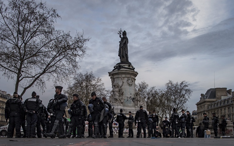 Полицията евакуира протестиращите на Площада на Републиката