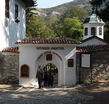 С парен локомотив до Черепишкия манастир