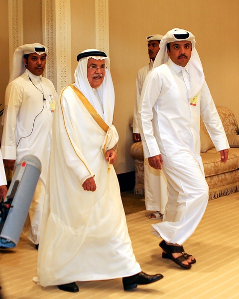 Саудитският министър на петрола Али Ал-Найми на срещата в Доха
