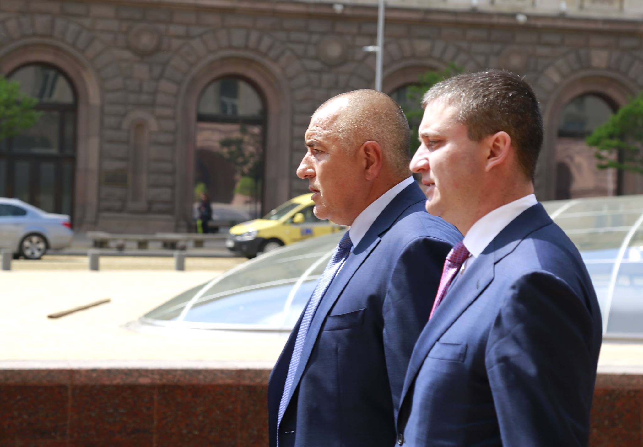 Борисов и Горанов защитиха новите заеми