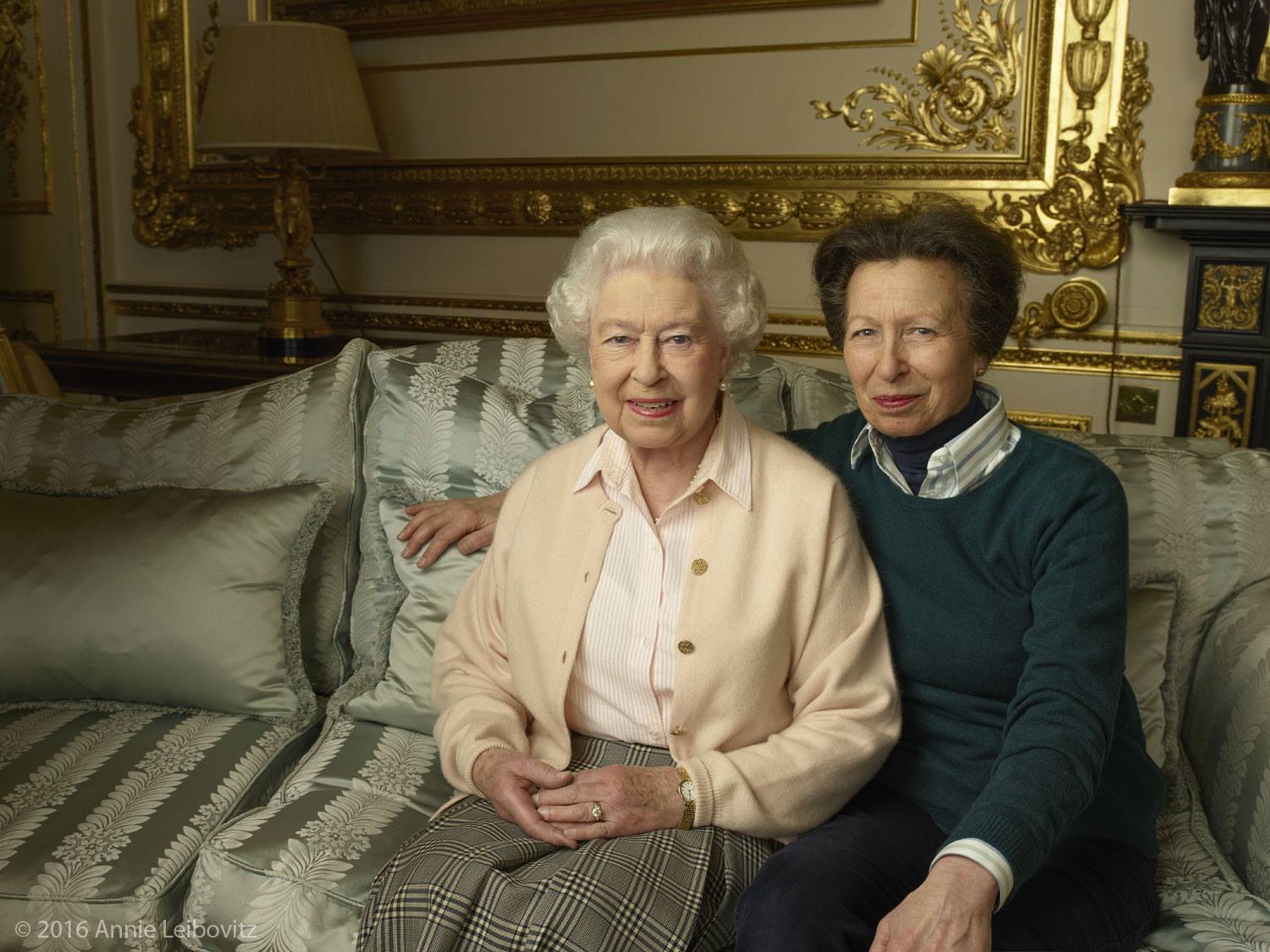 Елизабет II с дъщеря си - принцеса Ан
