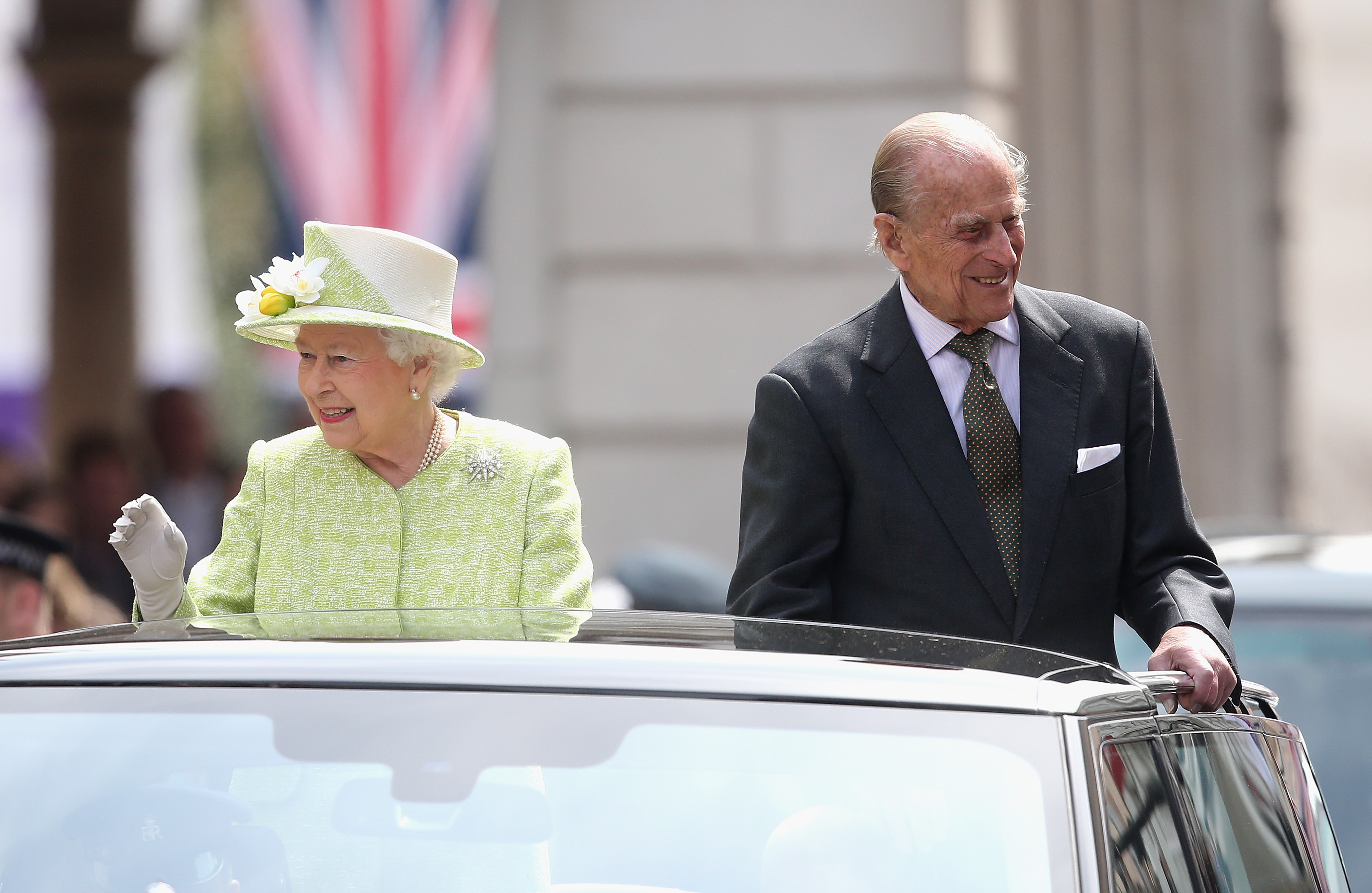 Елизабет II на 90-ия си рожден ден с принц Филип