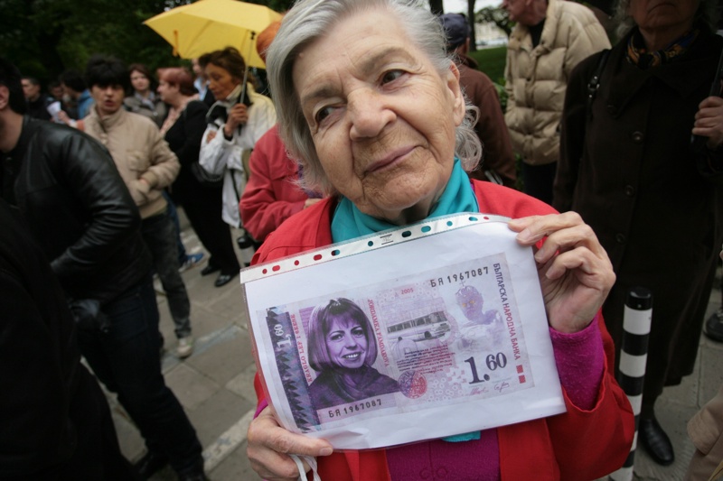 Раздават на пътниците банкноти с номинал 1,60 лв. с портрета на столичния кмет Йорданка Фандъкова