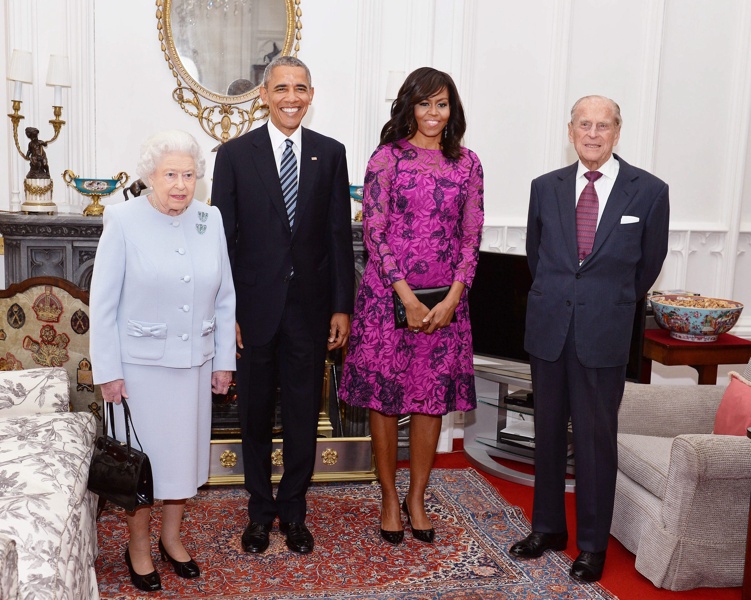 Обама, съпругата му Мишел, кралица Елизабет и съпругът й Дюкът на Единбург преди официалния обяд