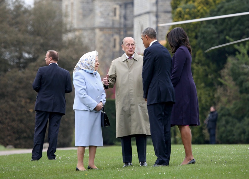 Кралица Елизабет II и принц Филип посрещат Барак и Мишел Обама