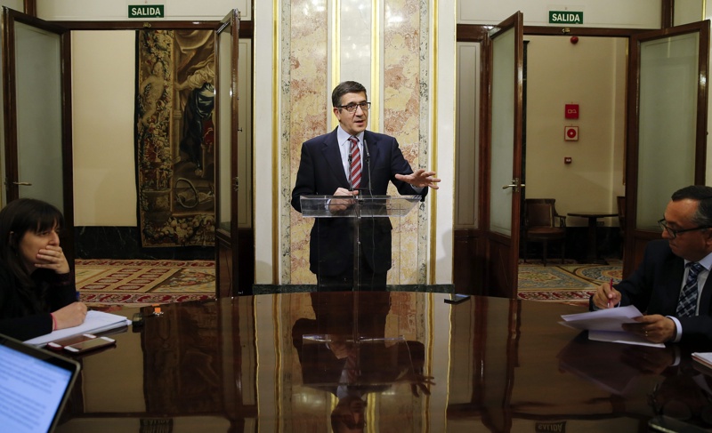 Председателят на долната камара на испанския парламент Пачи Лопес обявява на 26 април резултата от разговора си с крал Фелипе