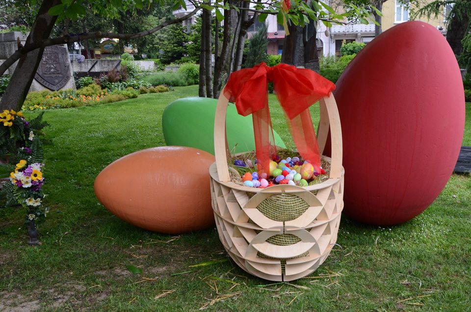 Куп награди, танци и игри на Великден в Пловдив
