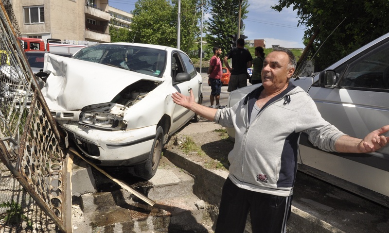 В Хасково тежко катастрофираха три автомобила