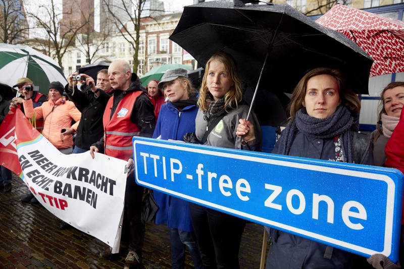 В много страни от ЕС се провеждат многолюдни протести срещу TTIP