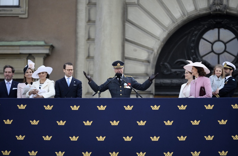 Шведският крал Карл XVI Густав и семейството му