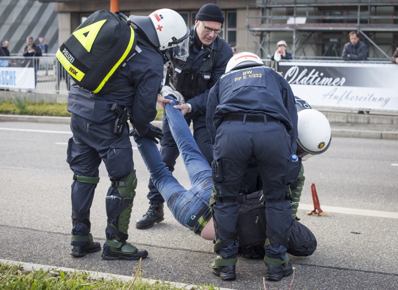 Полицията в Щутгарт блокира достъпа на демонстрант до мероприятието на ”Алтернатива за Германия”