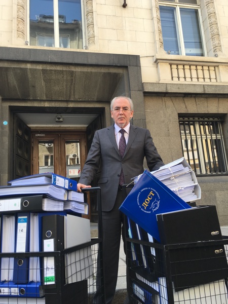 Миналата седмица Лютви Местан внесе 47 тома документи за регистрация на новата му партия