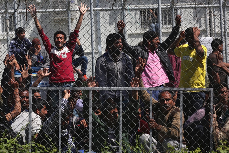 54 000 бежанци и мигранти са блокирани на гръцка територия