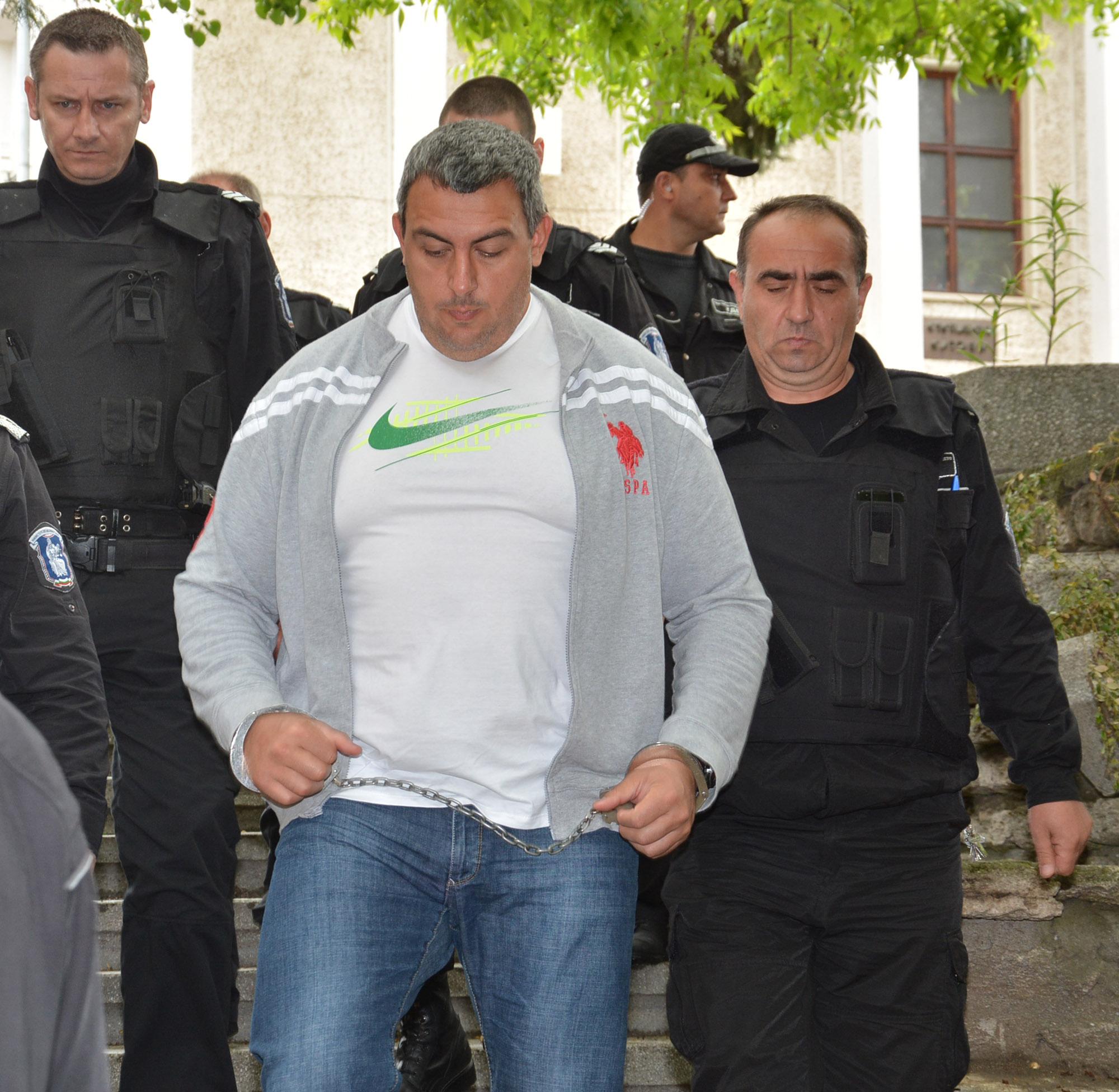 Петър Стоянов-Сумиста влиза в Съдебната палата във Варна