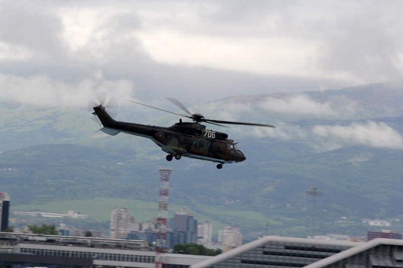1300 военни и различна техника на военния парад в София