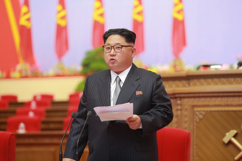 Ким Чен-ун напълнял с около 40 кг, страда от параноя