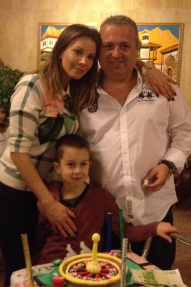 Емилия и Коко Динев със сина си Иван