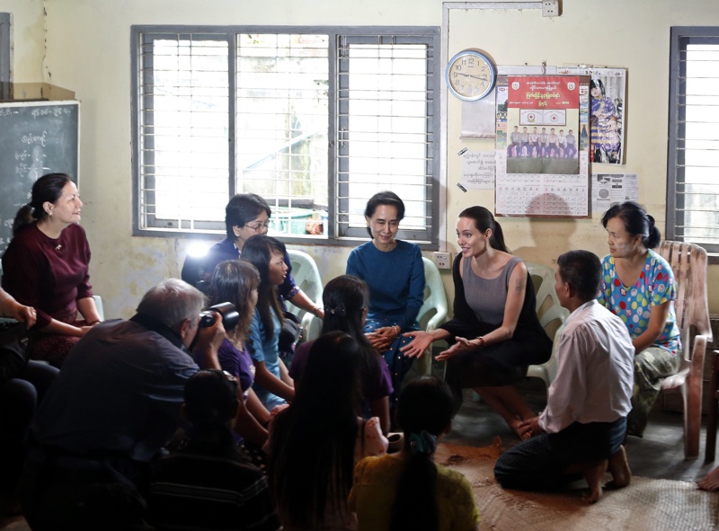 Анджелина Джоли в Мианмар