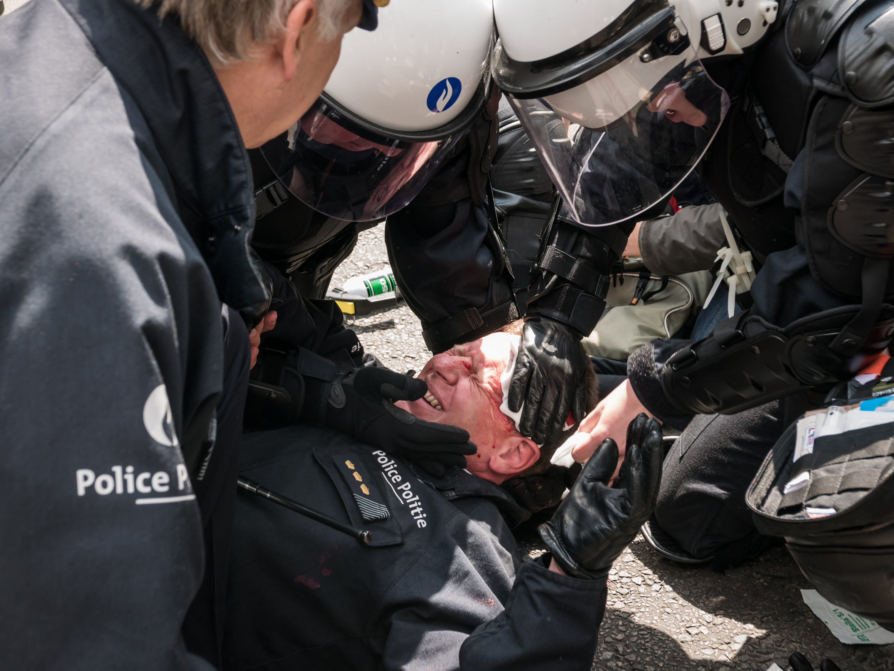 Шефът на полицията в Брюксел ранен на протест с 60 000 души