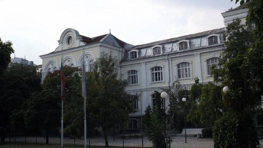 Пловдивчани събират пари за ремонт на Хуманитарната гимназия