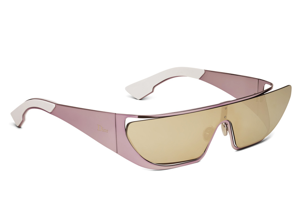 Слънчевите очила на Риана за Dior