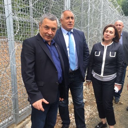 Бойко Борисов направи оглед на оградата на границата с Турция заедно с министър Румяна Бъчварова и депутата Валери Симеонов