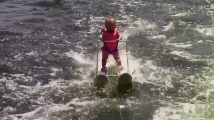 Шестмесечно бебе постави световен рекорд на водни ски