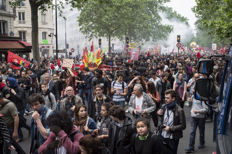 Остри протести срещу оспорваната реформа на трудовото законодателство във Франция