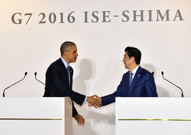 Барак Обама и японският премиер Шиндзо Абе след срещата им в Исе-Шима на 25 май 2016 г.