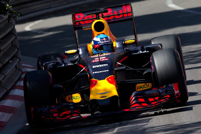 Пилотът на ”Ред Бул” Даниел Рикардо спечели първи полпозишън в кариерата си във Формула 1