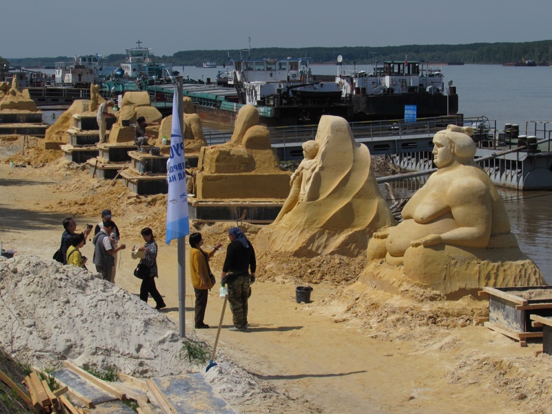 Японски туристи останаха очарования от пясъчния фестивал в Русе