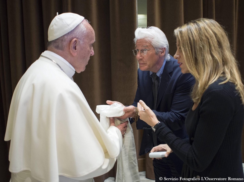Папа Франциск, Ричард Гиър и приятелката му Алехандра Силва