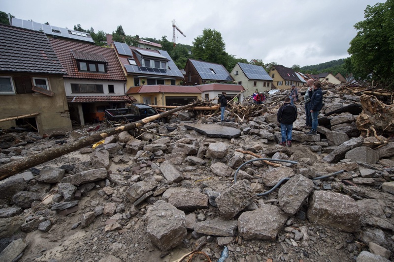 Четирима души загинаха в резултат на наводнения и бури в Германия