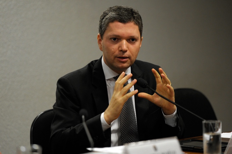 На бразилския антикорупционен министър Фабиано Силвейра се наложи да подаде оставка след по-малко от три седмици на поста