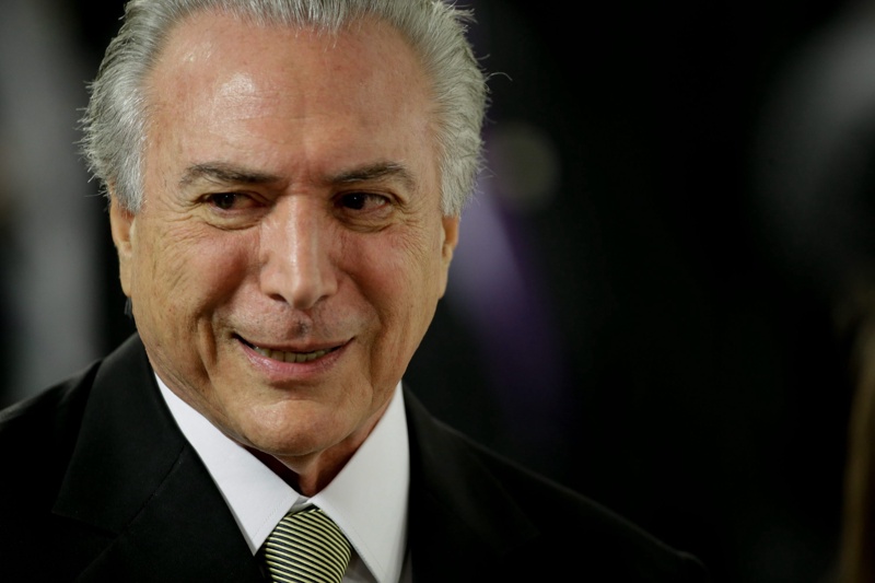 Мишел Темер е временният президент на изпадналата в тежка институционна криза Бразилия